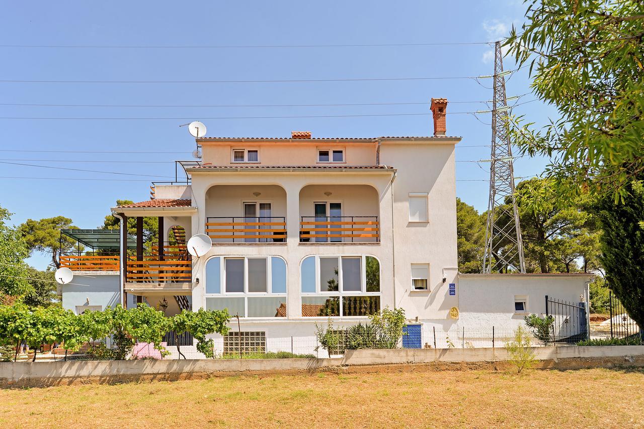 Apartments Dino 1374 Pula Exterior foto